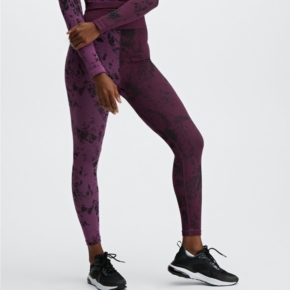 Fabletics Pants - Fabletics Ultra High-Waisted Seamless Marble 7/8 Plum Perfect/Multi Size Small